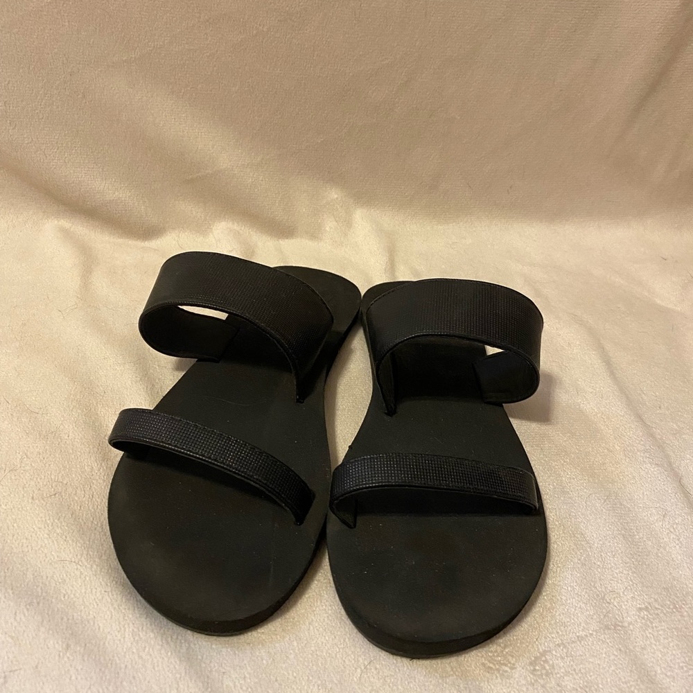 Black Roxy Sandals!